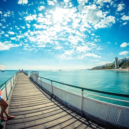 玛斯安布瑞尔诺柯斯城堡海滩公寓酒店 埃勒尼特