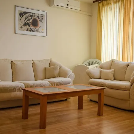 玛斯安布瑞尔诺柯斯城堡海滩公寓酒店 埃勒尼特